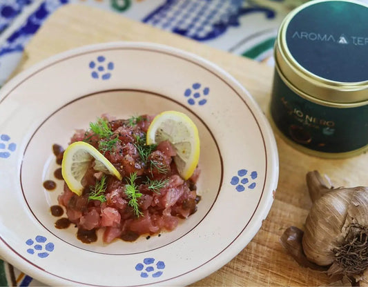 Tartare di tonno aromatizza all'aglio nero