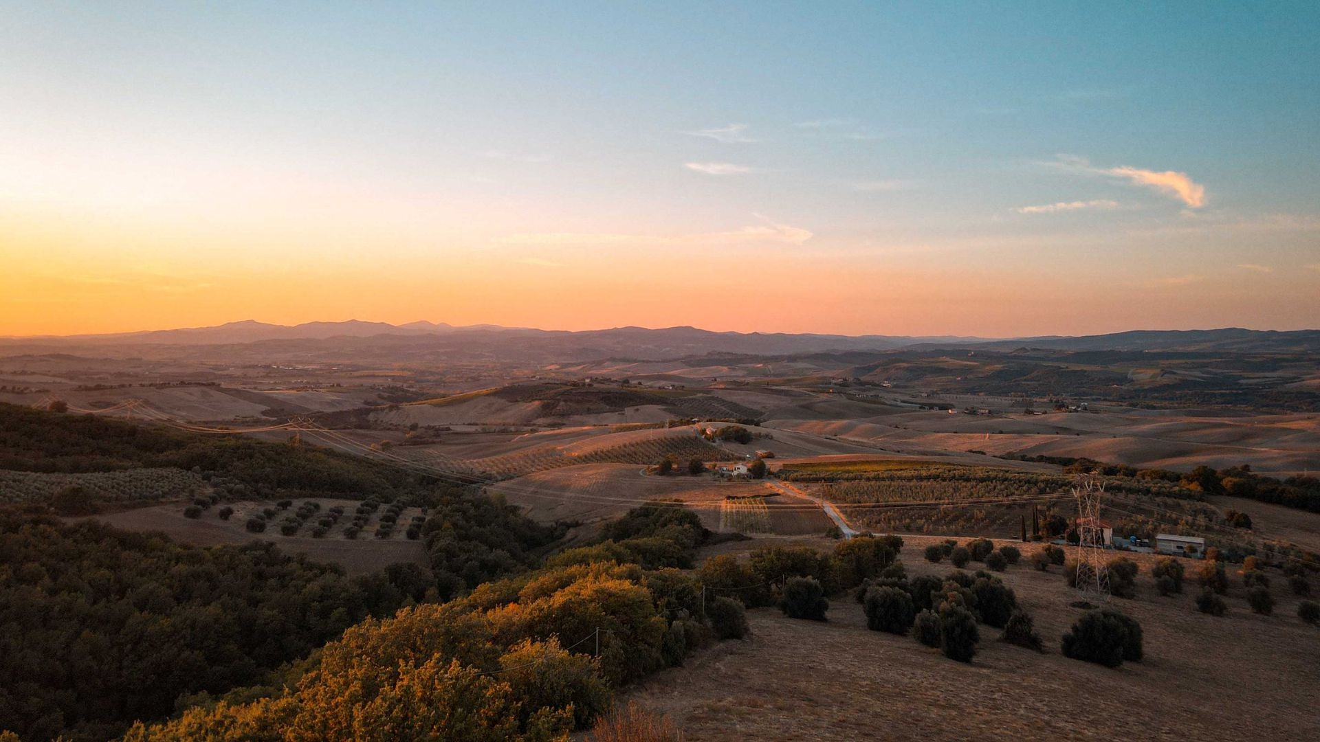 Carica il video: Alla scoperta dei terreni e del metodo Aroma Terrae, produttori di aglio coltivato in Basilicata